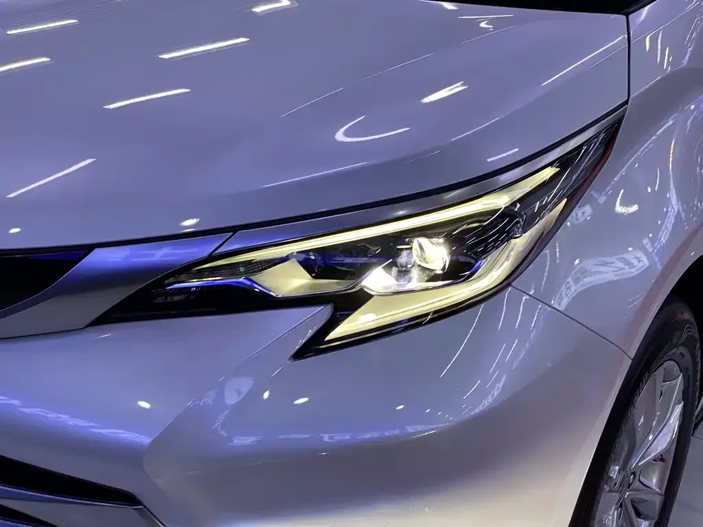 Toyota Sienna — фото 7