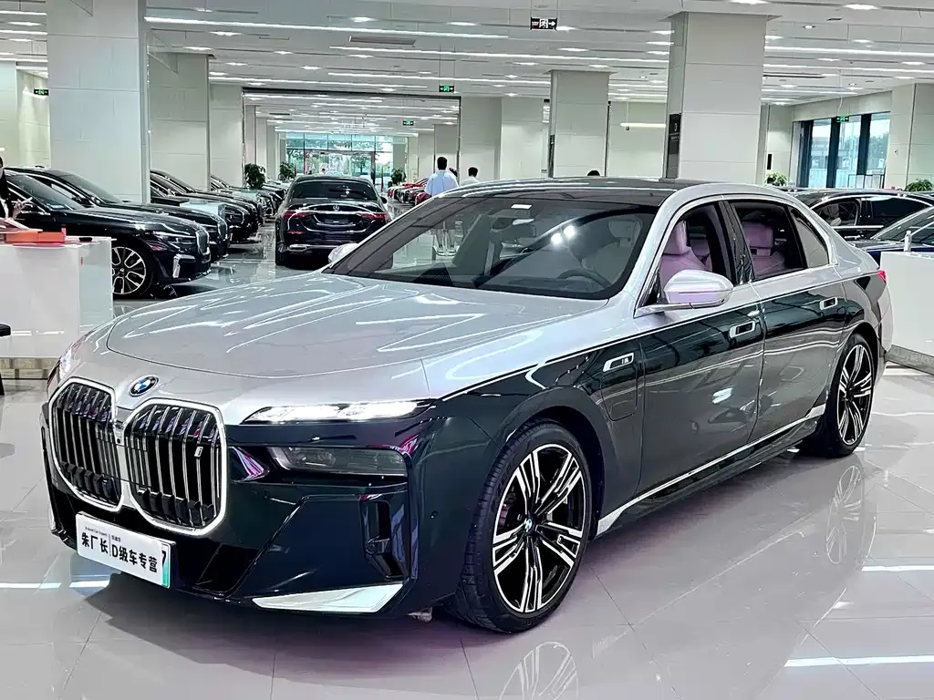 BMW i7 — фото 1