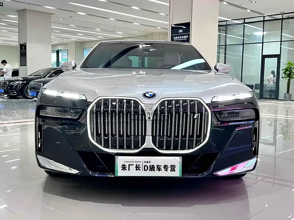 BMW i7 — фото 2