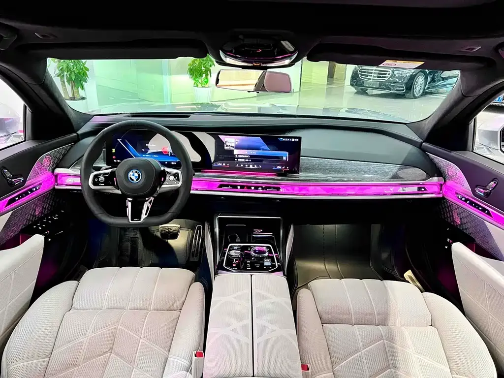 BMW i7 — фото 8