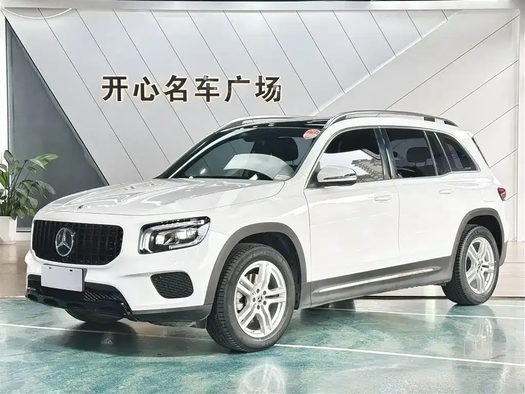 Mercedes-Benz GLB — фото 1