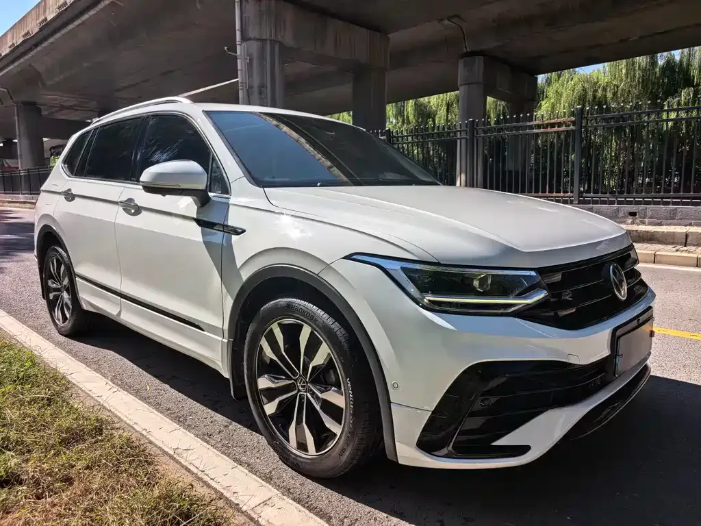Volkswagen Tiguan L 2023 из CN, фото 3