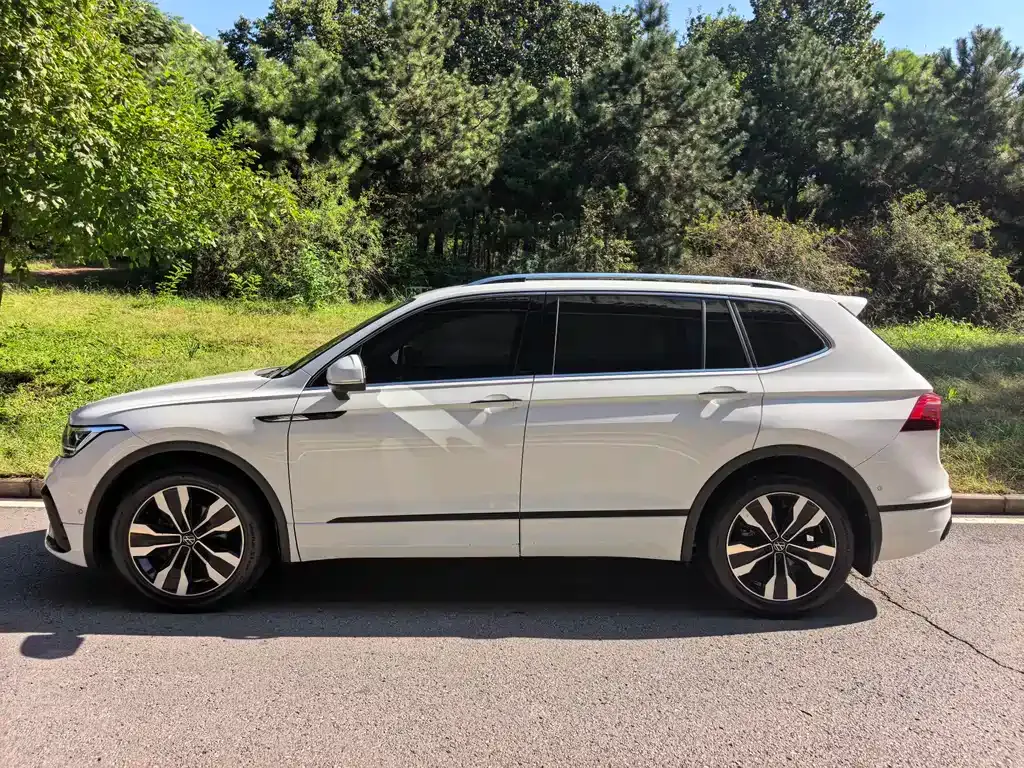 Volkswagen Tiguan L 2023 из CN, фото 4