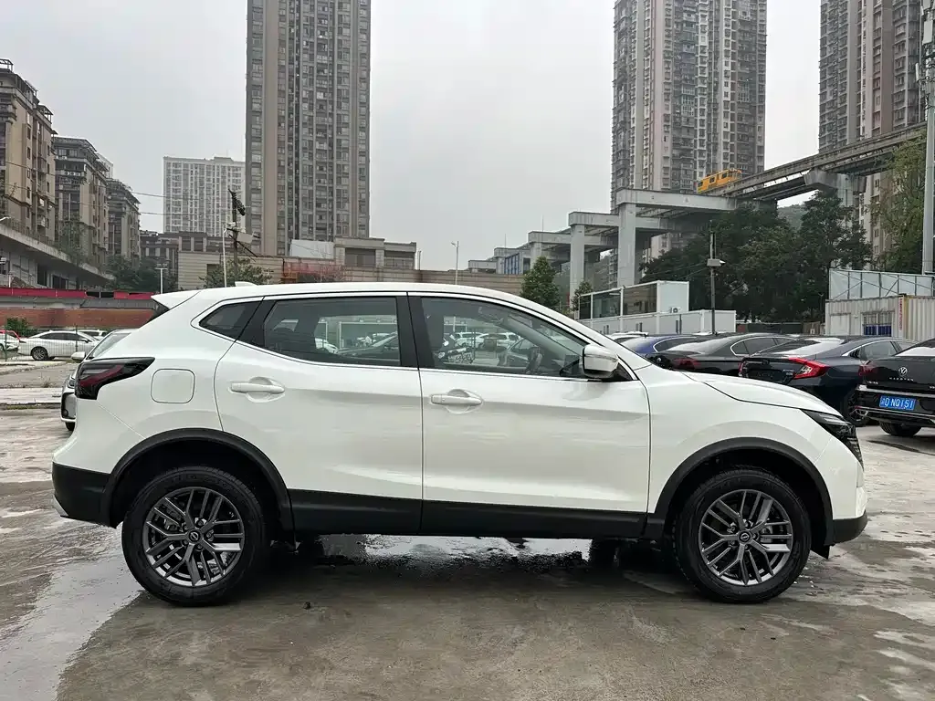 Nissan Qashqai — фото 7