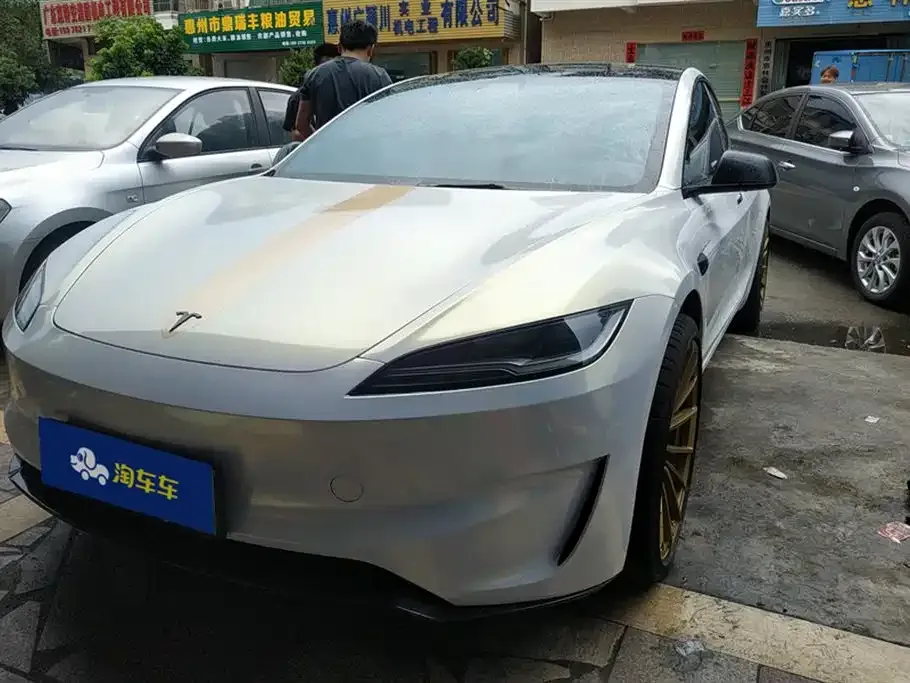 Tesla Model 3 — фото 1