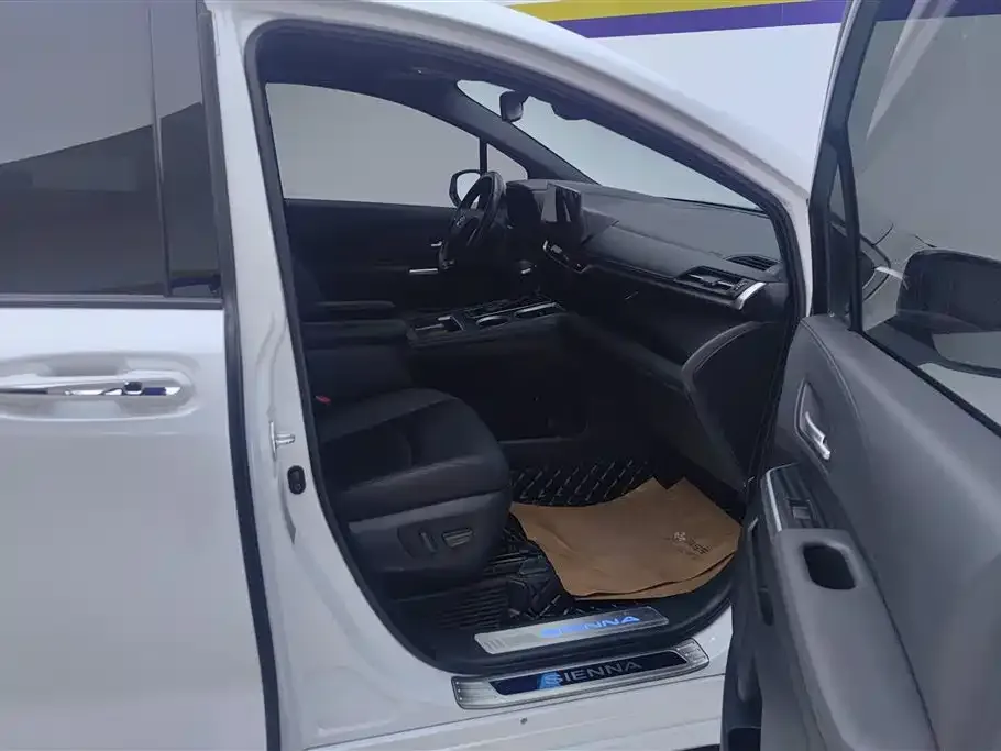 Toyota Sienna 2022 из CN, фото 8
