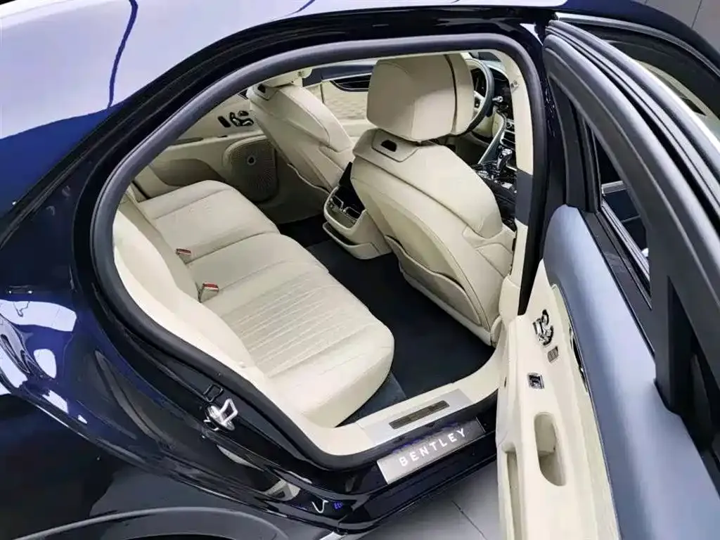 Bentley Flying Spur 2023 из CN, фото 6