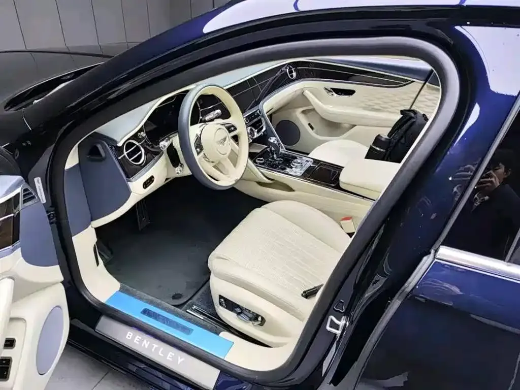 Bentley Flying Spur 2023 из CN, фото 9