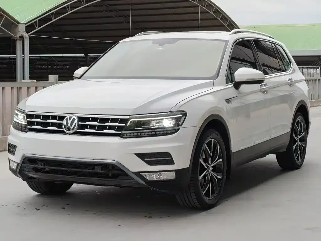 Volkswagen Tiguan L — фото 1