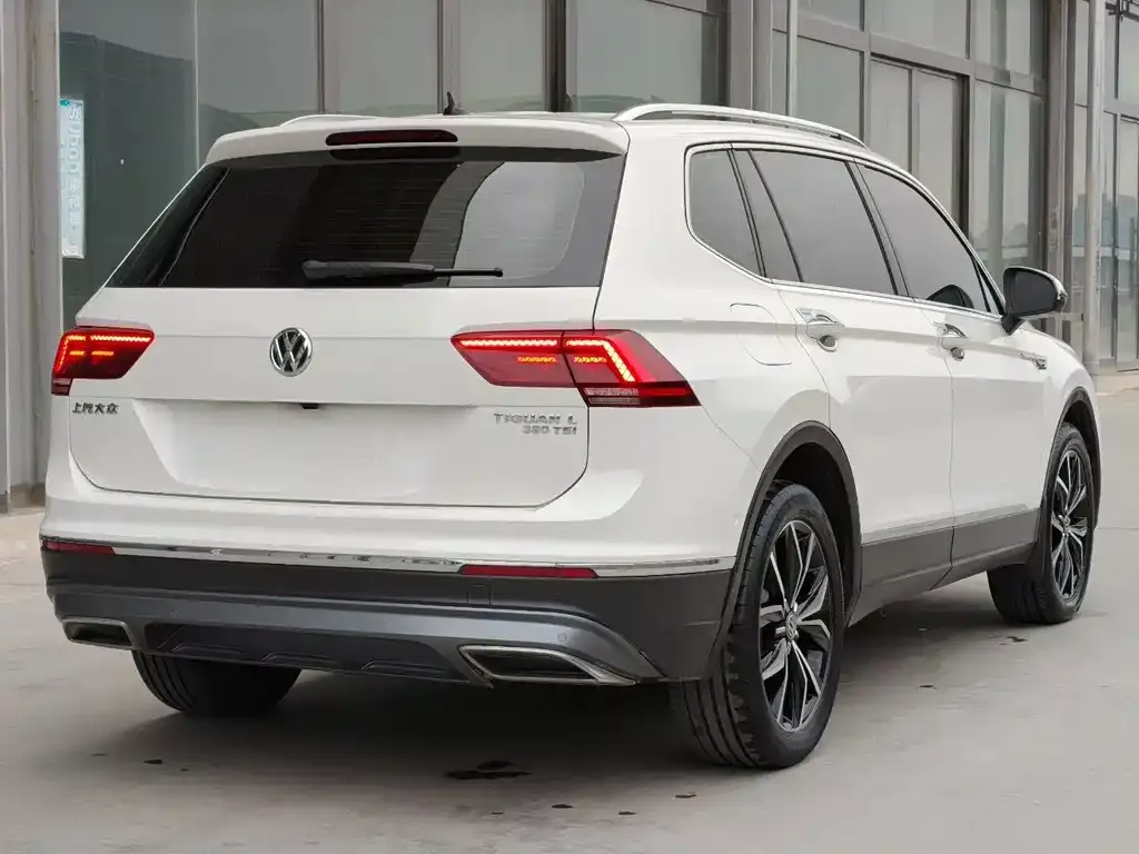 Volkswagen Tiguan L — фото 6