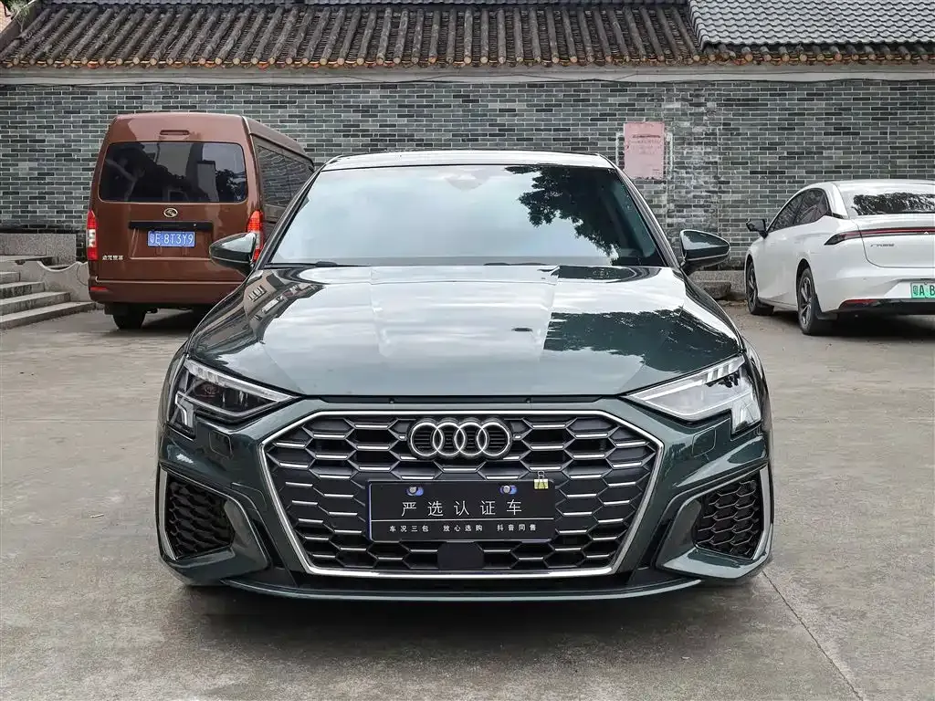 Audi A3 2023 из CN, фото 2