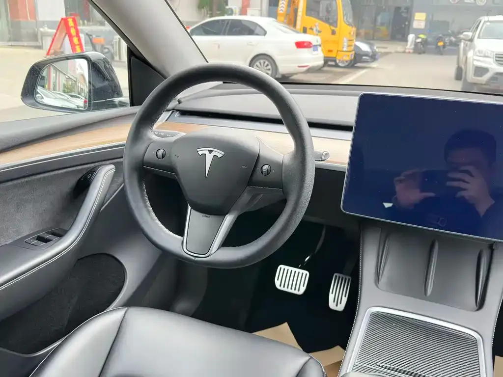 Tesla Model Y — фото 4