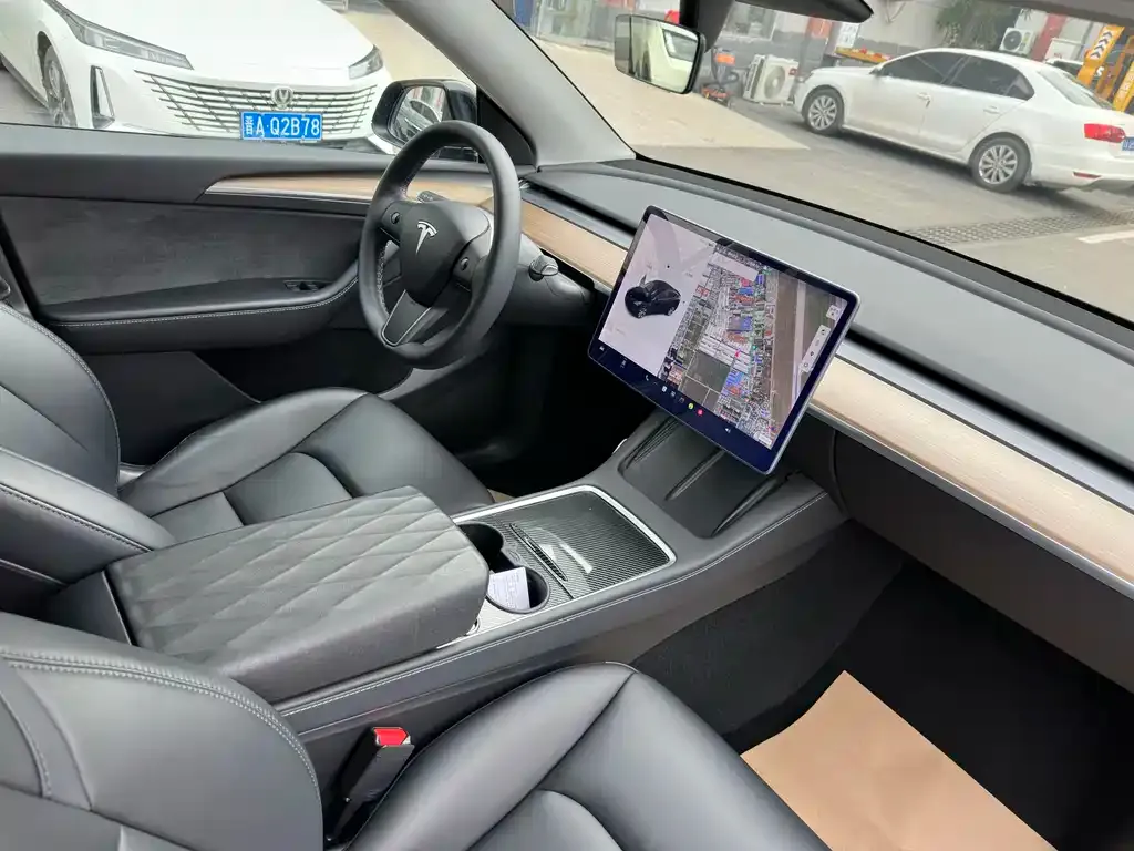 Tesla Model Y — фото 7