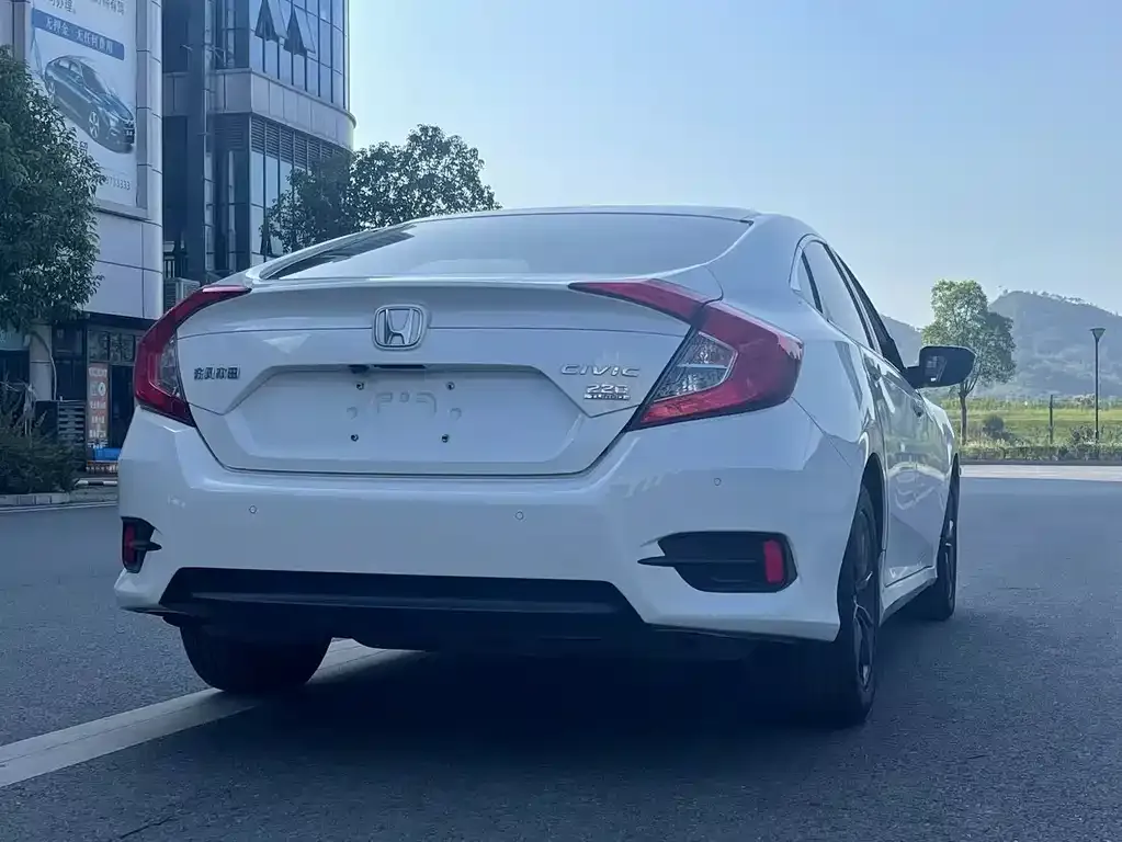 Honda Civic — фото 7