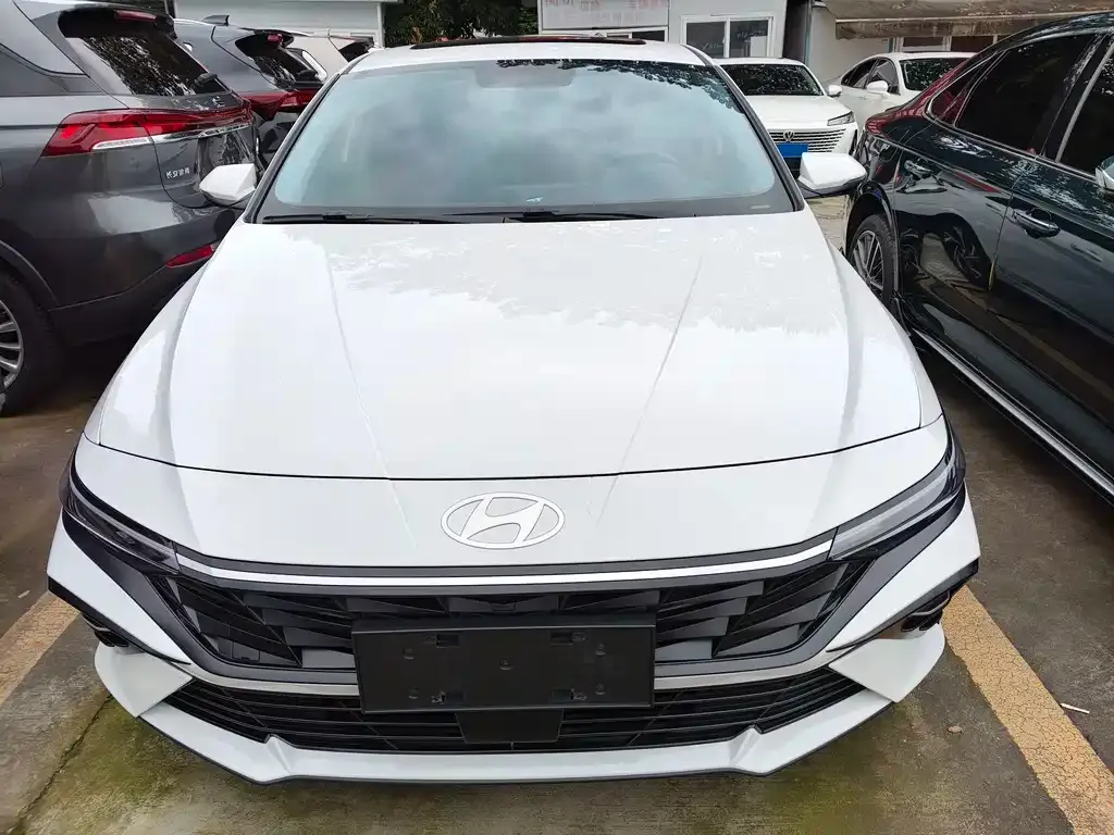 Hyundai Elantra 2023 из CN, фото 2