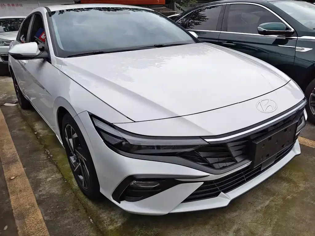 Hyundai Elantra 2023 из CN, фото 3