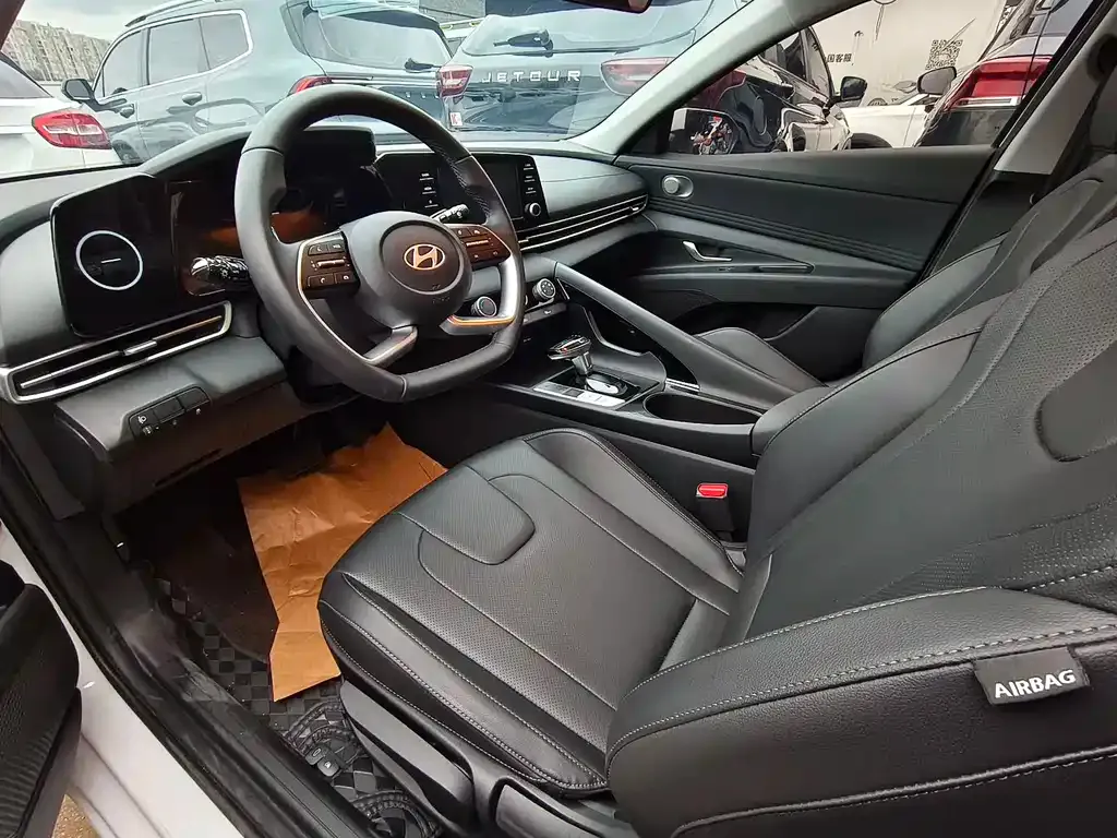Hyundai Elantra 2023 из CN, фото 4