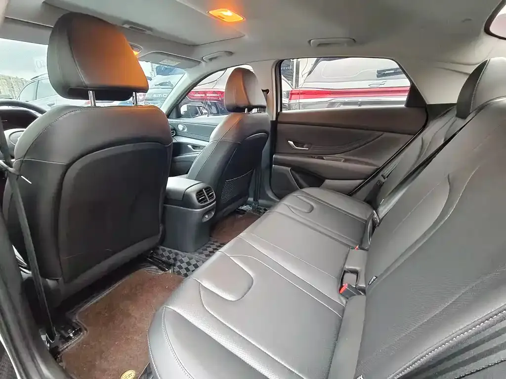 Hyundai Elantra 2023 из CN, фото 6