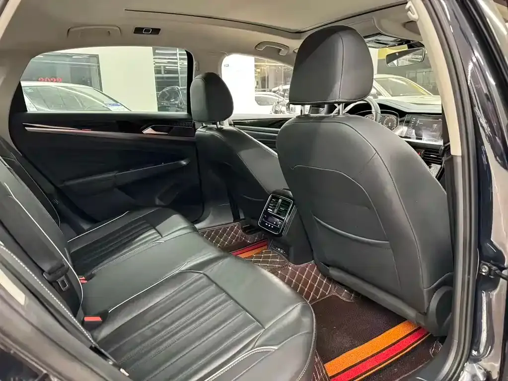 Volkswagen Passat 2022 из CN, фото 10
