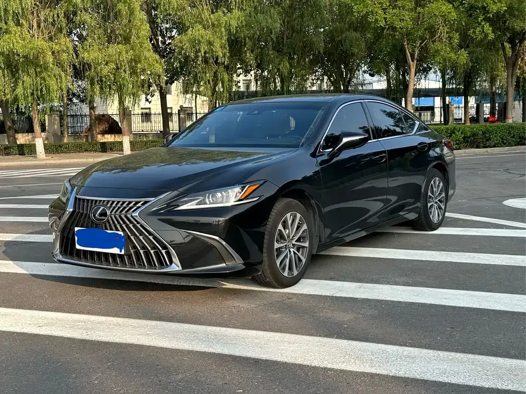 Lexus ES — фото 1