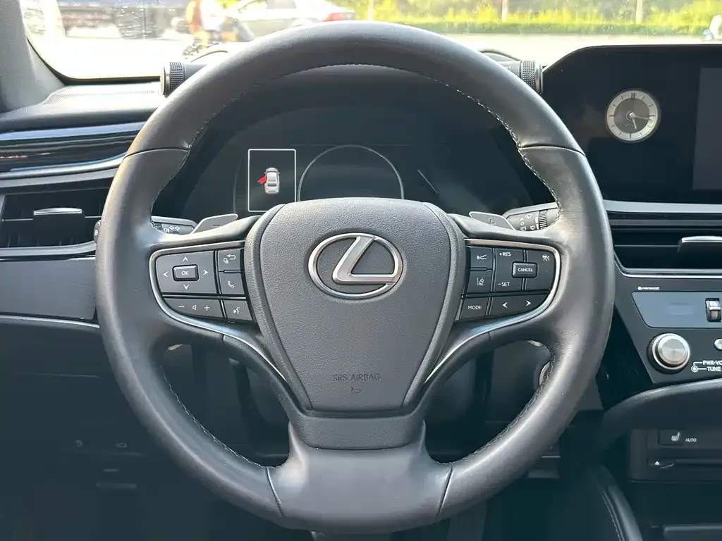 Lexus ES — фото 10
