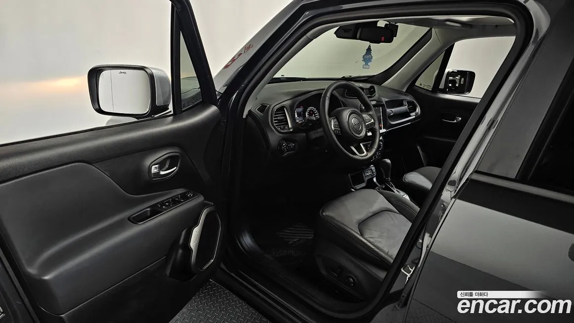 Jeep Renegade — фото 10