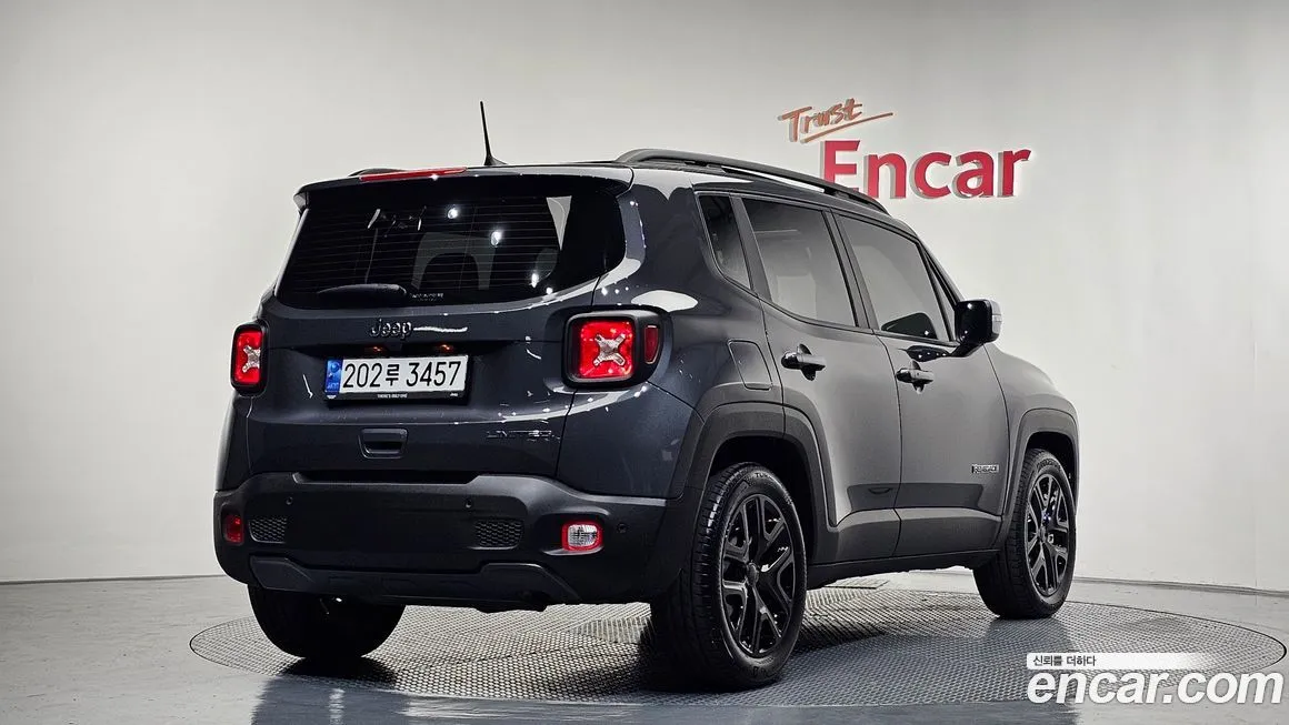 Jeep Renegade — фото 2