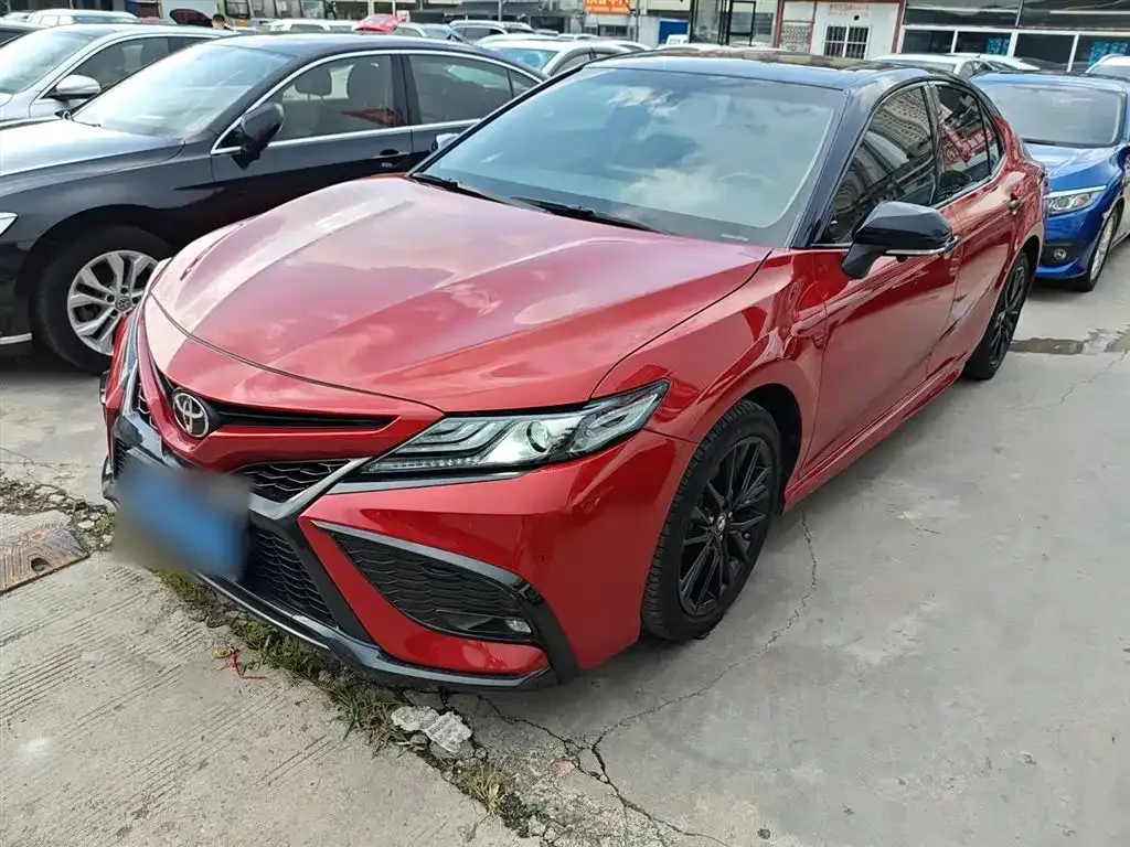 Toyota Camry — фото 2