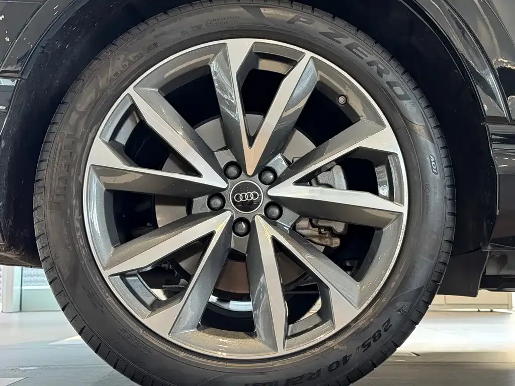 Audi Q7 2023 из CN, фото 10