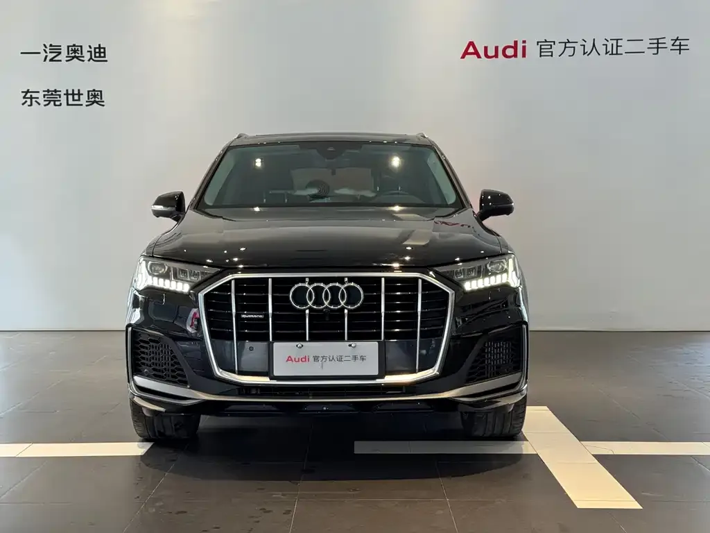 Audi Q7 2023 из CN, фото 2
