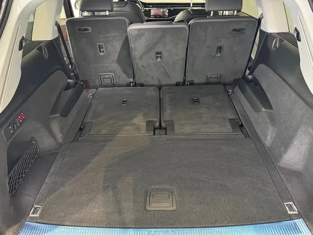 Audi Q7 2023 из CN, фото 9