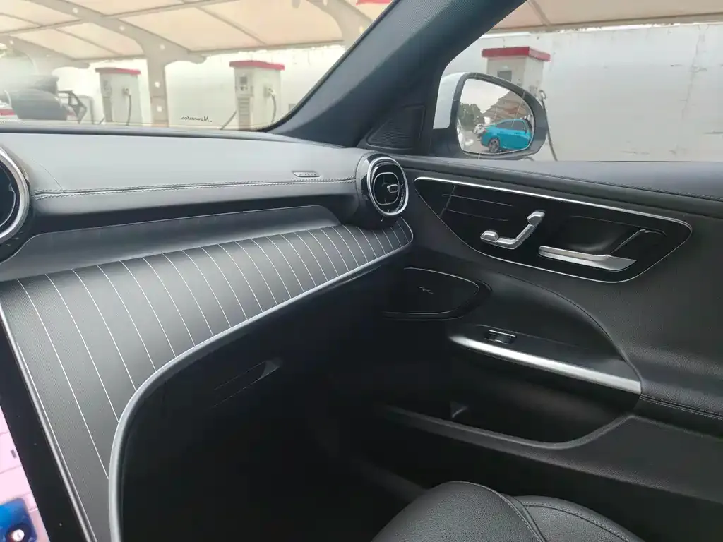 [object Object] C-Class 2023 из CN, фото 4