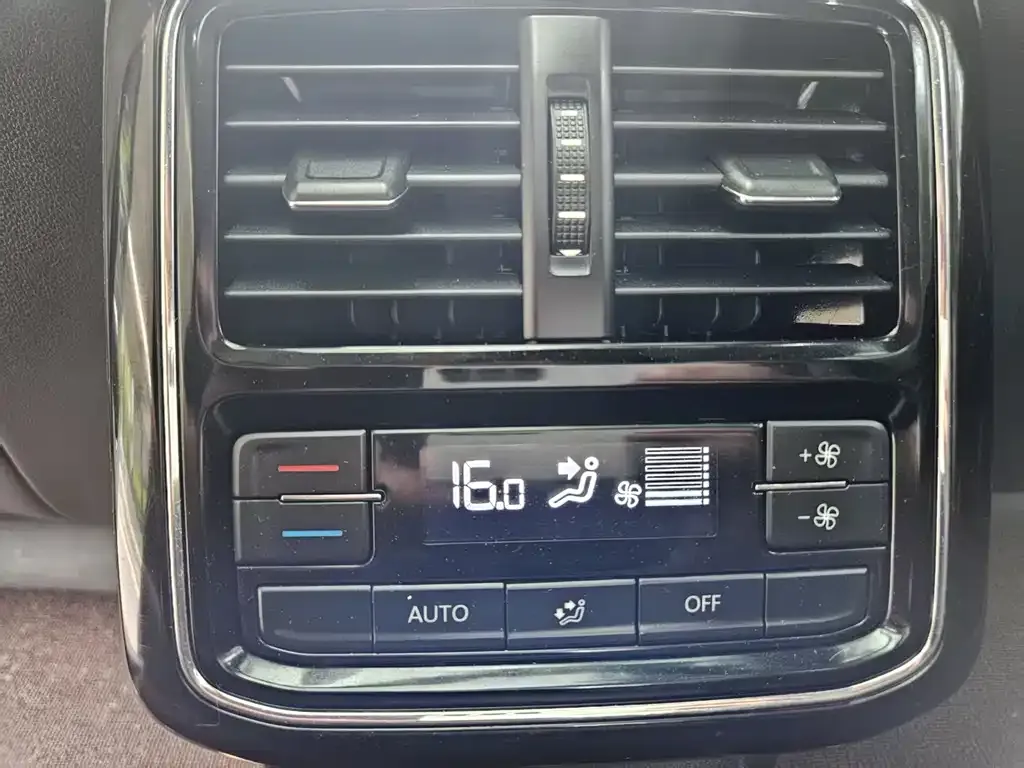 Volkswagen Passat 2021 из CN, фото 10