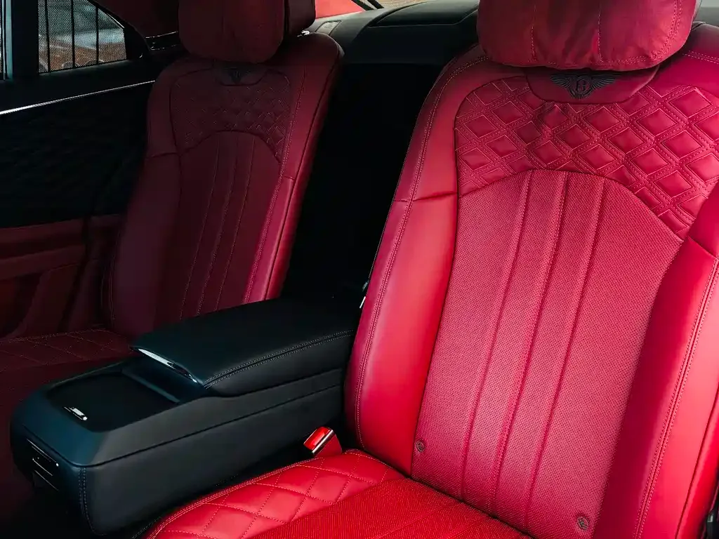 Bentley Flying Spur 2024 из CN, фото 10