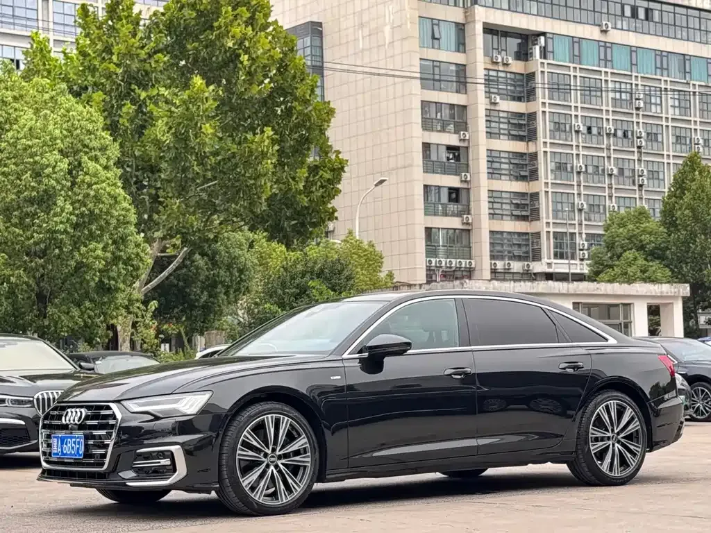 Audi A6L — фото 1