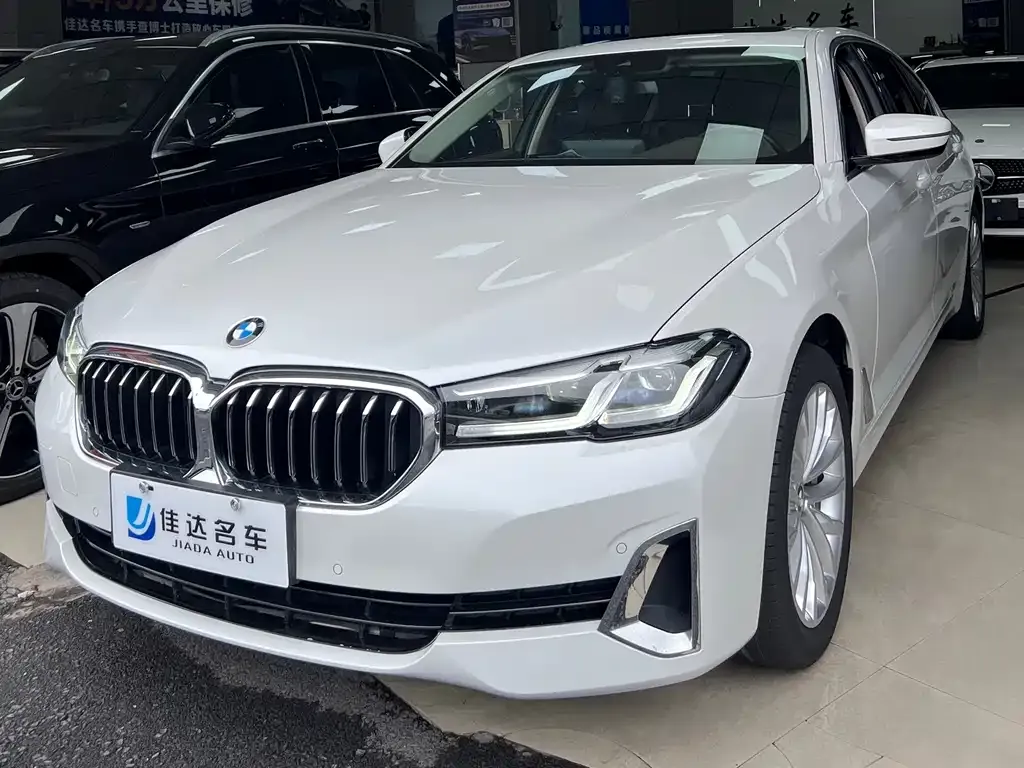 BMW 5 Series — фото 1
