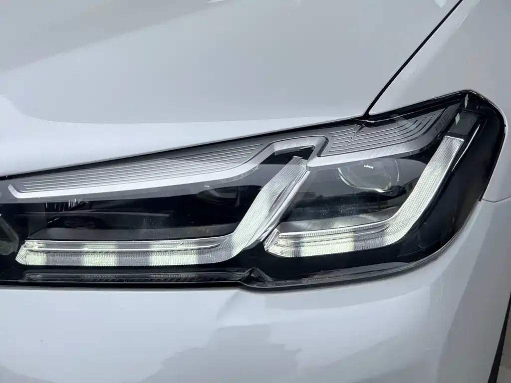 BMW 5 Series — фото 10