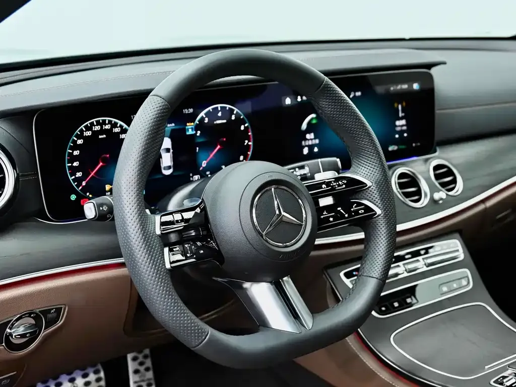 Mercedes-Benz E-Class — фото 10