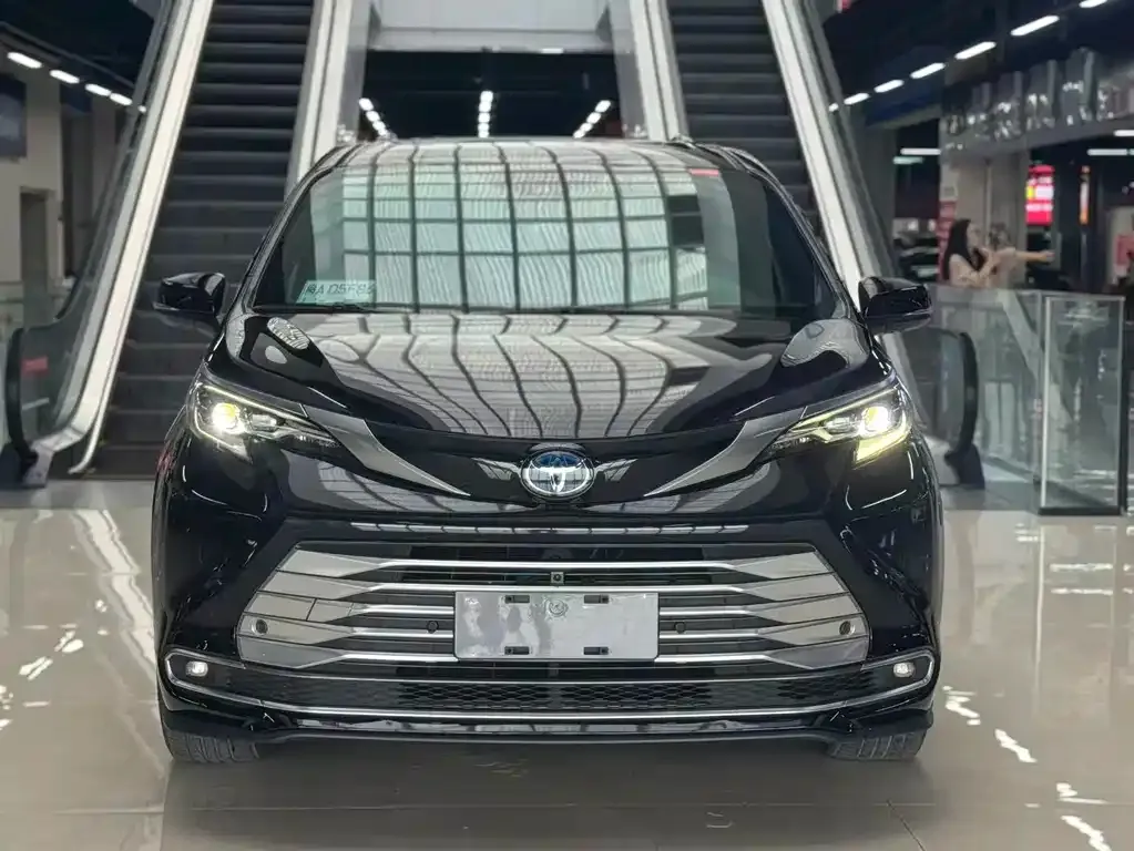 Toyota Sienna 2022 из CN, фото 2