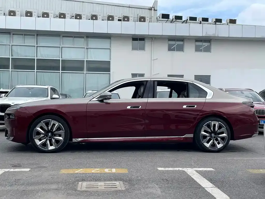 BMW 7 Series 2024 из CN, фото 3