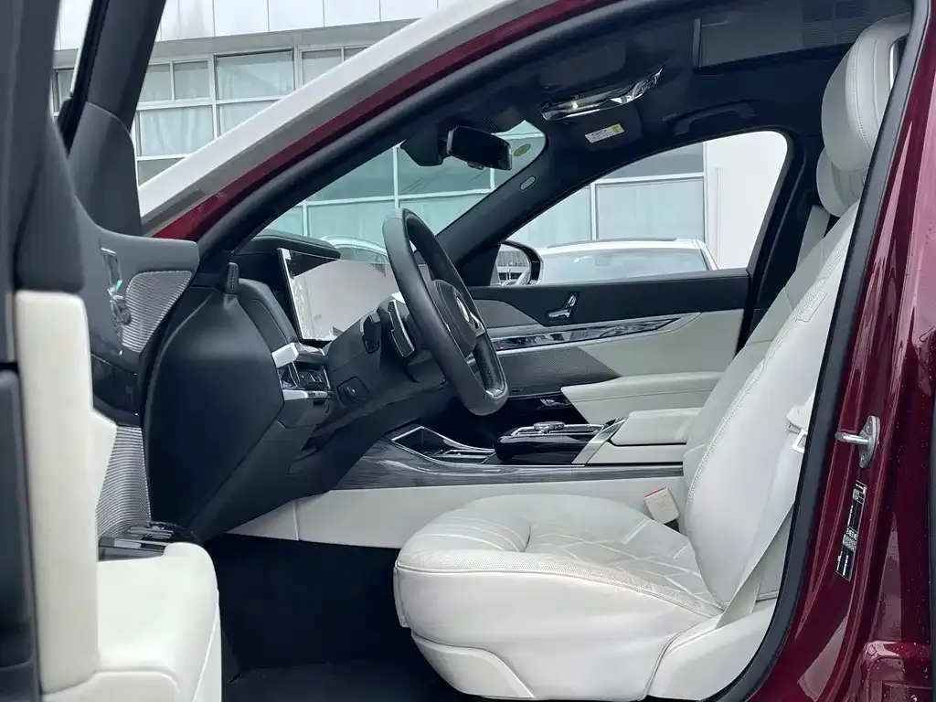BMW 7 Series 2024 из CN, фото 6