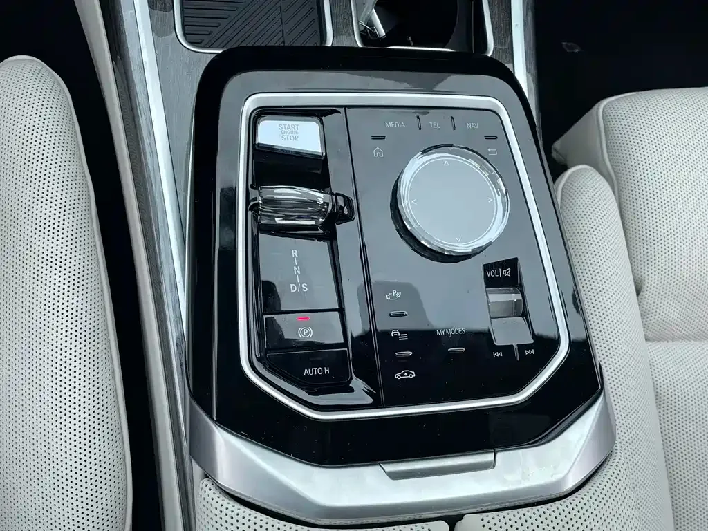 BMW 7 Series 2024 из CN, фото 8