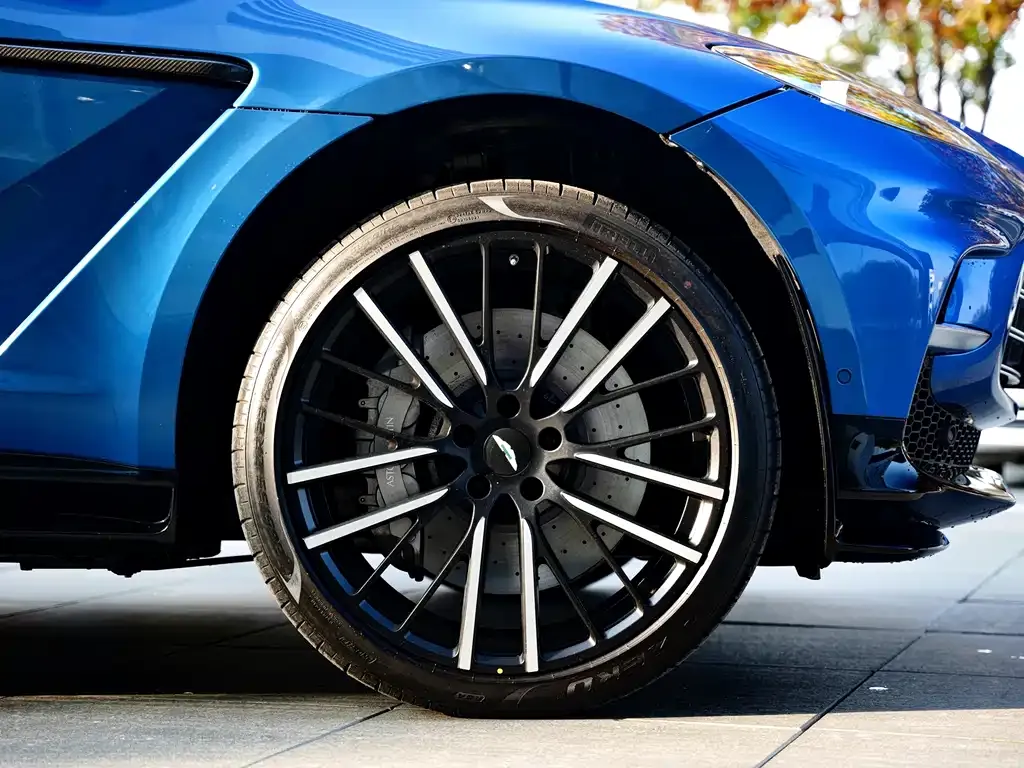 Aston Martin DBX 2025 из CN, фото 2