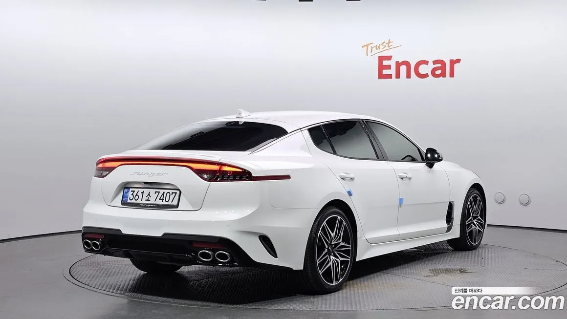 Kia Stinger 2023 из KR, фото 2