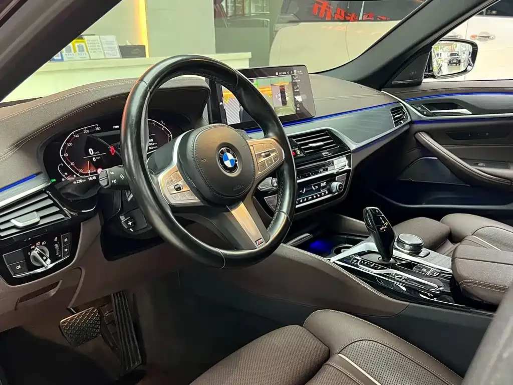 BMW 5 Series 2023 из CN, фото 8