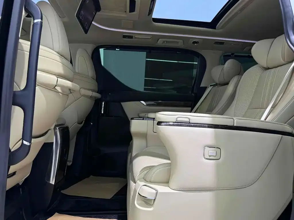 Toyota Vellfire 2021 из CN, фото 9