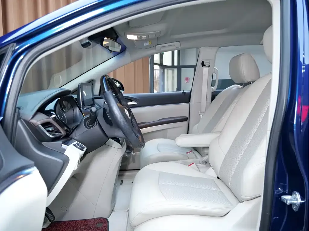 Buick GL8 2023 из CN, фото 2
