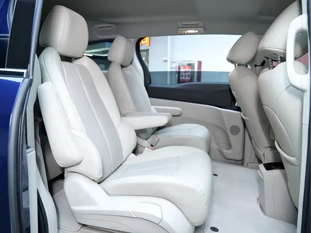 Buick GL8 2023 из CN, фото 3