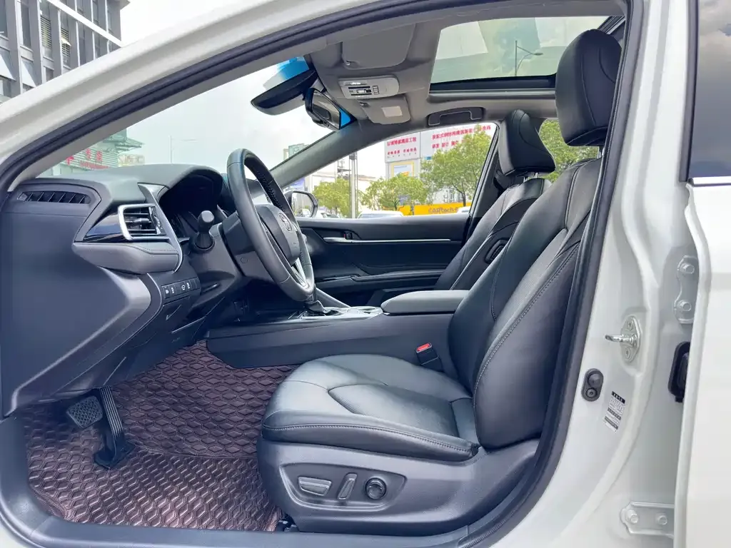 Toyota Camry 2021 из CN, фото 10
