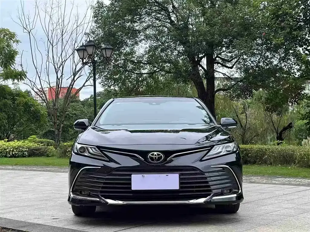 Toyota Camry — фото 2
